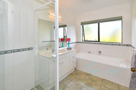 Photo of property in 2 Pat O'connor Place, Manurewa, Auckland, 2105