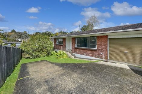 Photo of property in 2/11 Tallington Crescent, Torbay, Auckland, 0630