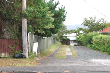 Photo of property in 19 Awaroa Road, Sunnyvale, Auckland, 0612