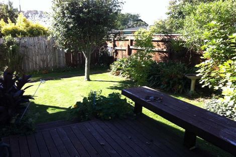 Photo of property in 9 Truby King Street, Merrilands, New Plymouth, 4312