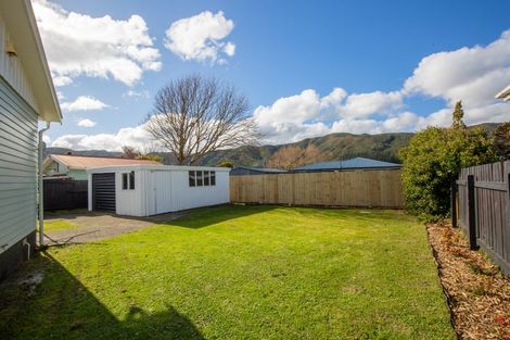 Photo of property in 40 Hamstead Street, Wainuiomata, Lower Hutt, 5014