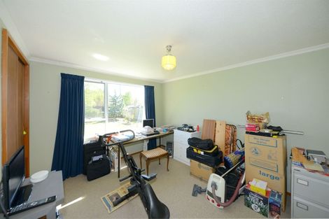 Photo of property in 40 High Street, Hawarden, 7385