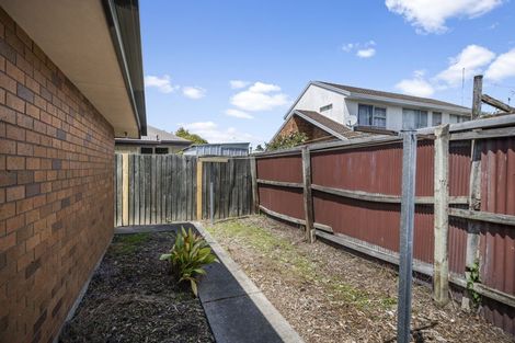 Photo of property in 2/9 Wittys Road, Avonhead, Christchurch, 8042