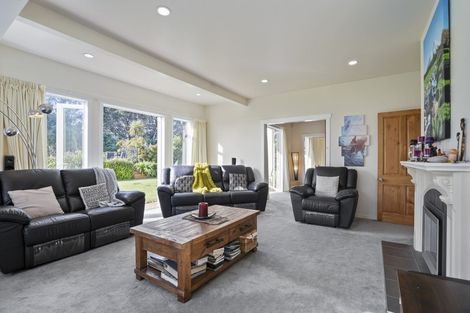 Photo of property in 1 Kawaroa Close, New Plymouth, 4310