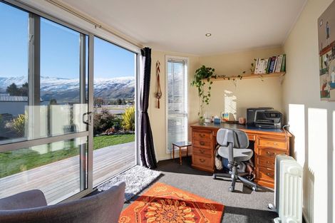 Photo of property in 2 Hector Close, Kingston, Athol, 9793