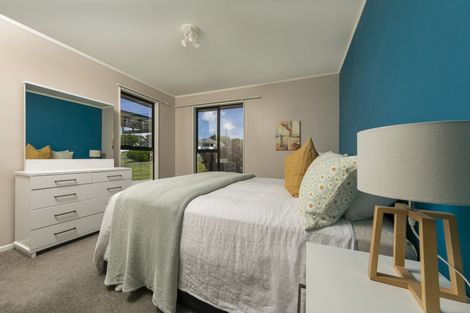 Photo of property in 11 Windfall Grove, Greenhithe, Auckland, 0632