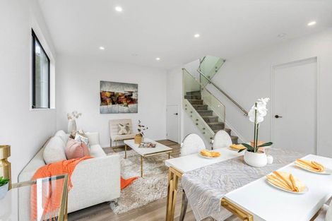 Photo of property in 2/24 Great South Road, Manurewa, Auckland, 2102