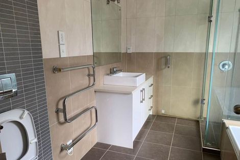 Photo of property in 16 Astelia Place, Goodwood Heights, Auckland, 2105