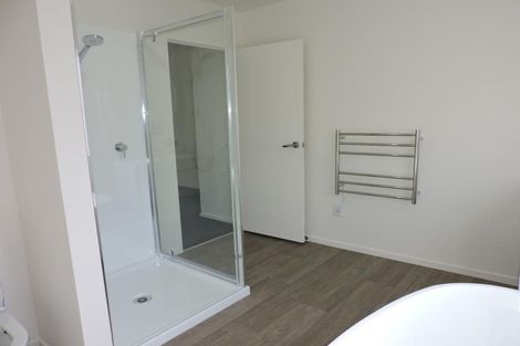 Photo of property in 548b Glenfield Road, Glenfield, Auckland, 0629