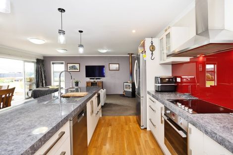 Photo of property in 21 Sunrise Drive, Seaward Bush, Invercargill, 9812