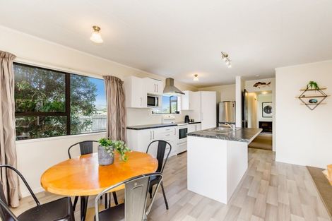 Photo of property in 16 Tobys Way, Waikanae Beach, Waikanae, 5036