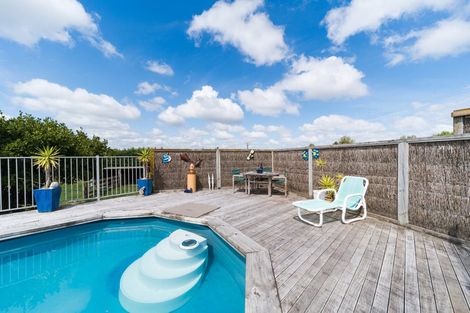 Photo of property in 49 Schnell Drive, Kelvin Grove, Palmerston North, 4414