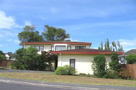 Photo of property in 5 Ronald Macken Place, Windsor Park, Auckland, 0632