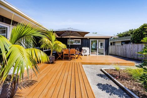 Photo of property in 8 Hussey Street, Oakura, 4314