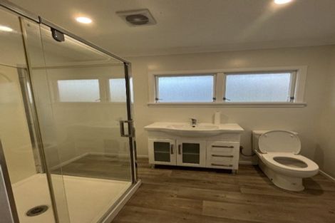 Photo of property in 5 Woodglen Road, Glen Eden, Auckland, 0602