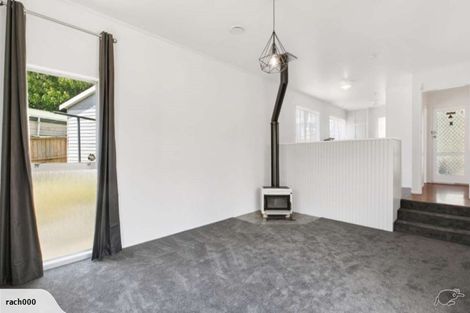 Photo of property in 28 Dingadee Street, Welcome Bay, Tauranga, 3112