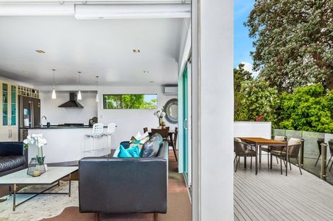 Photo of property in 1/40 Beulah Avenue, Rothesay Bay, Auckland, 0630