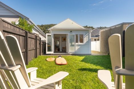 Photo of property in 187 Onepu Road, Lyall Bay, Wellington, 6022