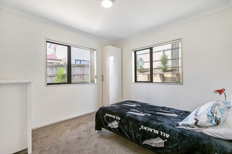 Photo of property in 121 Keri Vista Rise, Papakura, 2110