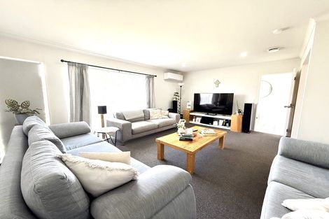 Photo of property in 1/11 Keswick Close, Northpark, Auckland, 2013