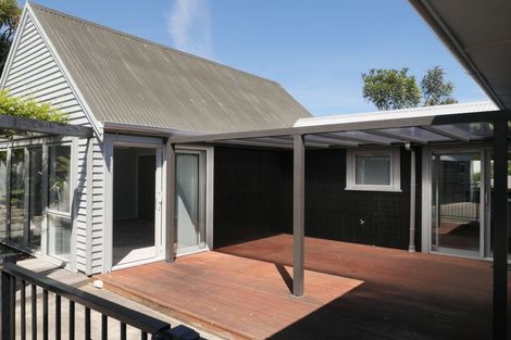 Photo of property in 11 Kotare Street, Waikanae, 5036