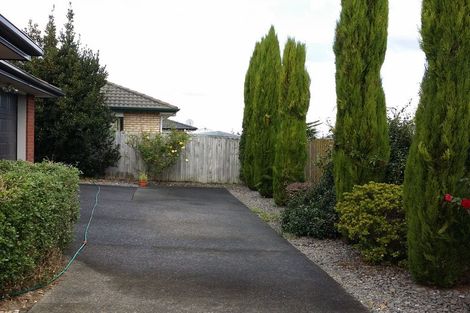 Photo of property in 80 Glenveagh Park Drive, Weymouth, Auckland, 2103
