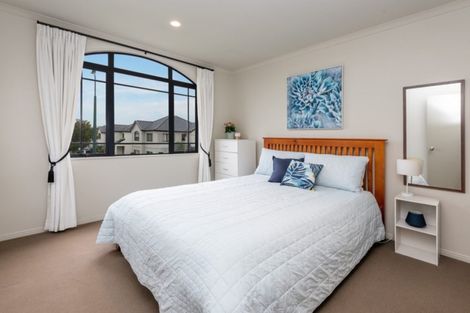 Photo of property in 3 Carousel Crescent, East Tamaki Heights, Auckland, 2016
