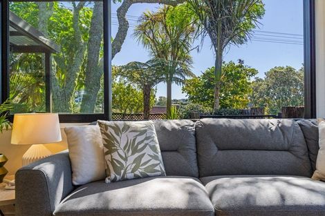 Photo of property in 1/12 Philson Terrace, Browns Bay, Auckland, 0630