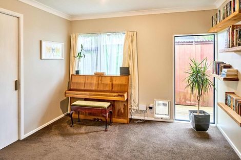 Photo of property in 15 Tirowhanga Road, Paremata, Porirua, 5024