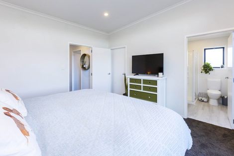 Photo of property in 51 Percy Kinsman Crescent, Riverstone Terraces, Upper Hutt, 5018