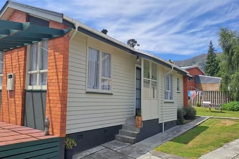 Photo of property in 4 Mill Street, Tapanui, 9522