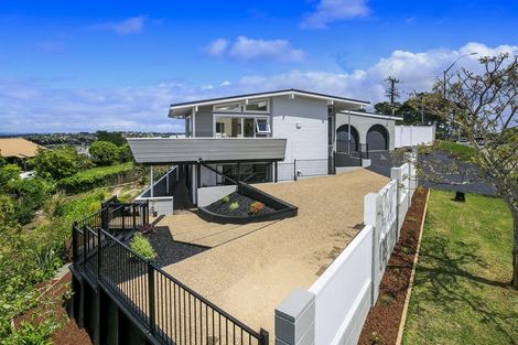 Photo of property in 927 East Coast Road, Northcross, Auckland, 0632