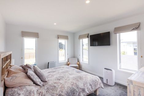 Photo of property in 23 Vaucluse Heights, Fitzherbert, Palmerston North, 4410