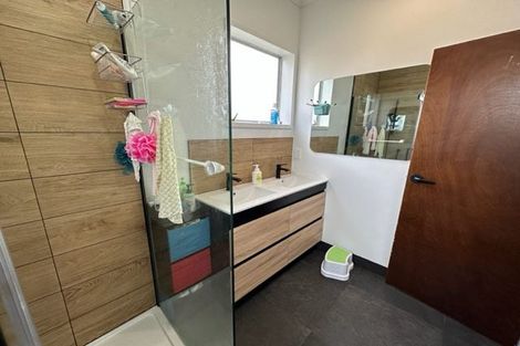 Photo of property in 60a Waimumu Road, Massey, Auckland, 0614