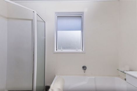 Photo of property in 8 John Dee Crescent, Red Beach, 0932