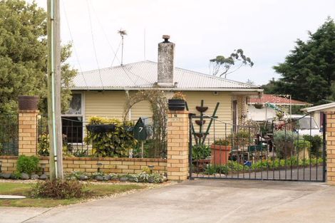 Photo of property in 7 Sutton Avenue, Mangere East, Auckland, 2024