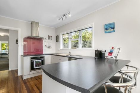 Photo of property in 41 Pukatea Street, Eastbourne, Lower Hutt, 5013