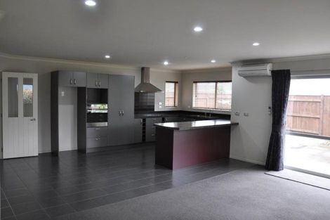 Photo of property in 51 Tennyson Avenue, Kelvin Grove, Palmerston North, 4414