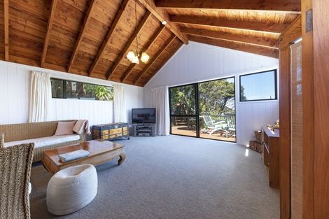 Photo of property in 46 Rayner Road, Piha, New Lynn, 0772