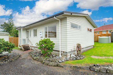 Photo of property in 3 Poto Street, Te Atatu South, Auckland, 0610