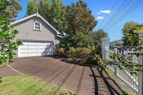 Photo of property in 77 Hinemoa Street, Birkenhead, Auckland, 0626