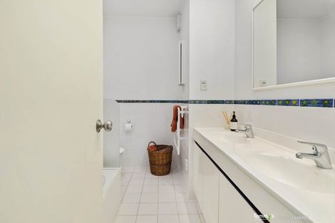 Photo of property in Mcfarlane Mews, 2/2 Mcfarlane Street, Mount Victoria, Wellington, 6011