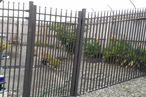 Photo of property in 80 Glenveagh Park Drive, Weymouth, Auckland, 2103