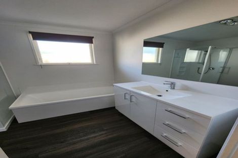 Photo of property in 23 Lipscombe Crescent, Havelock North, 4130