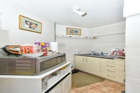 Photo of property in 2/1 Roys Road, Weymouth, Auckland, 2103