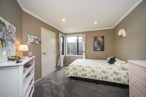 Photo of property in 5 Angelina Way, Kelvin Grove, Palmerston North, 4414