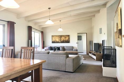 Photo of property in 4 Holloway Road, Omata, New Plymouth, 4374