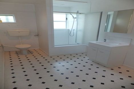 Photo of property in 46 Deuxberry Avenue, Northcote, Auckland, 0627