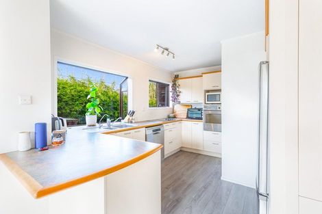 Photo of property in 9 Seagrove Road, West Harbour, Auckland, 0618