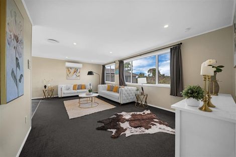 Photo of property in 19 Deverell Place, Northcross, Auckland, 0632